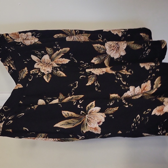 Jacqueline  Smith plus size shorts - Picture 3 of 5